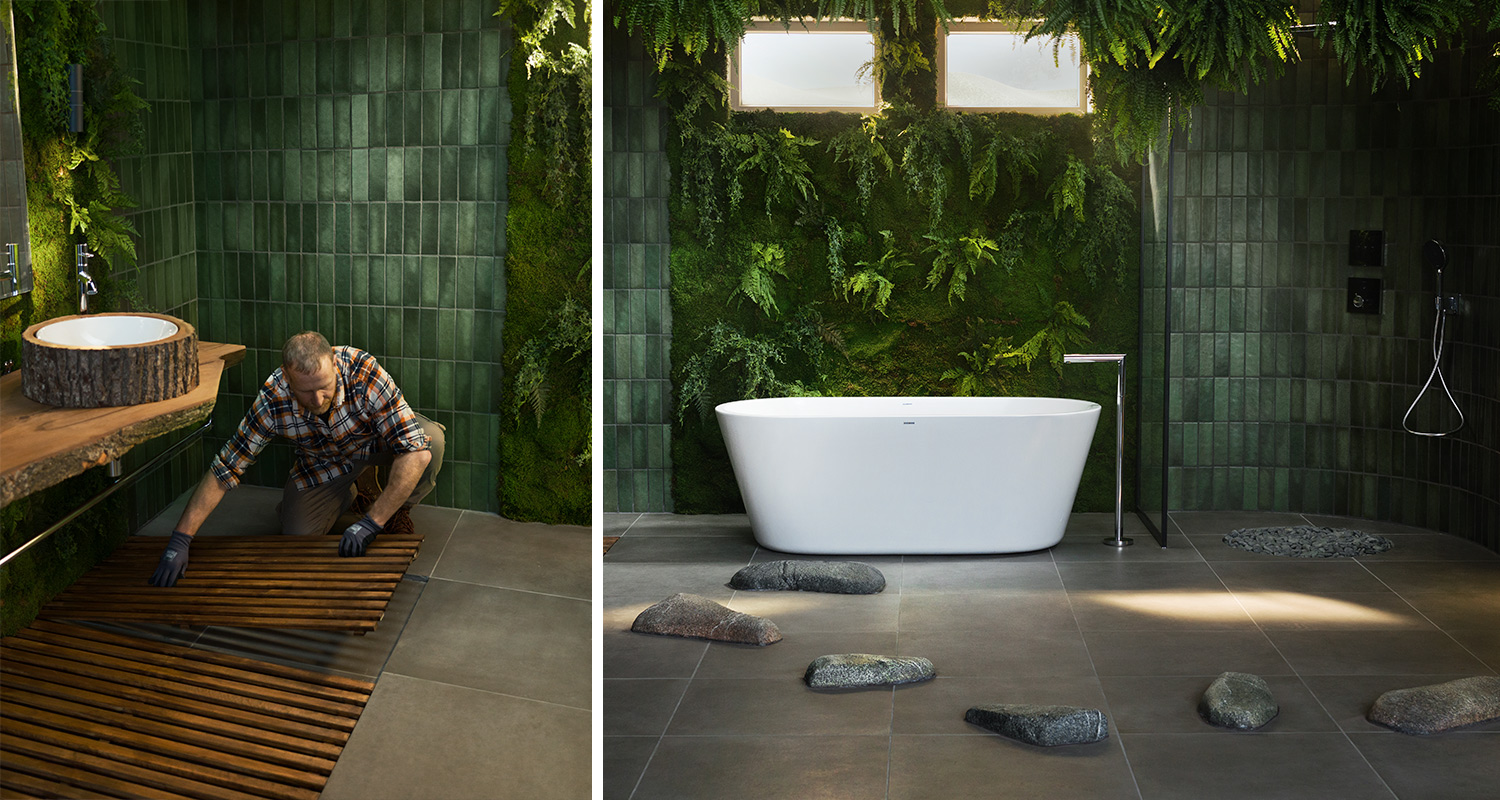 Mies asettaa puista ritilää kylpyhuoneen lattialle. Vieressä näkyy kylpyhuoneen lattiaan asennetut rantakivet.