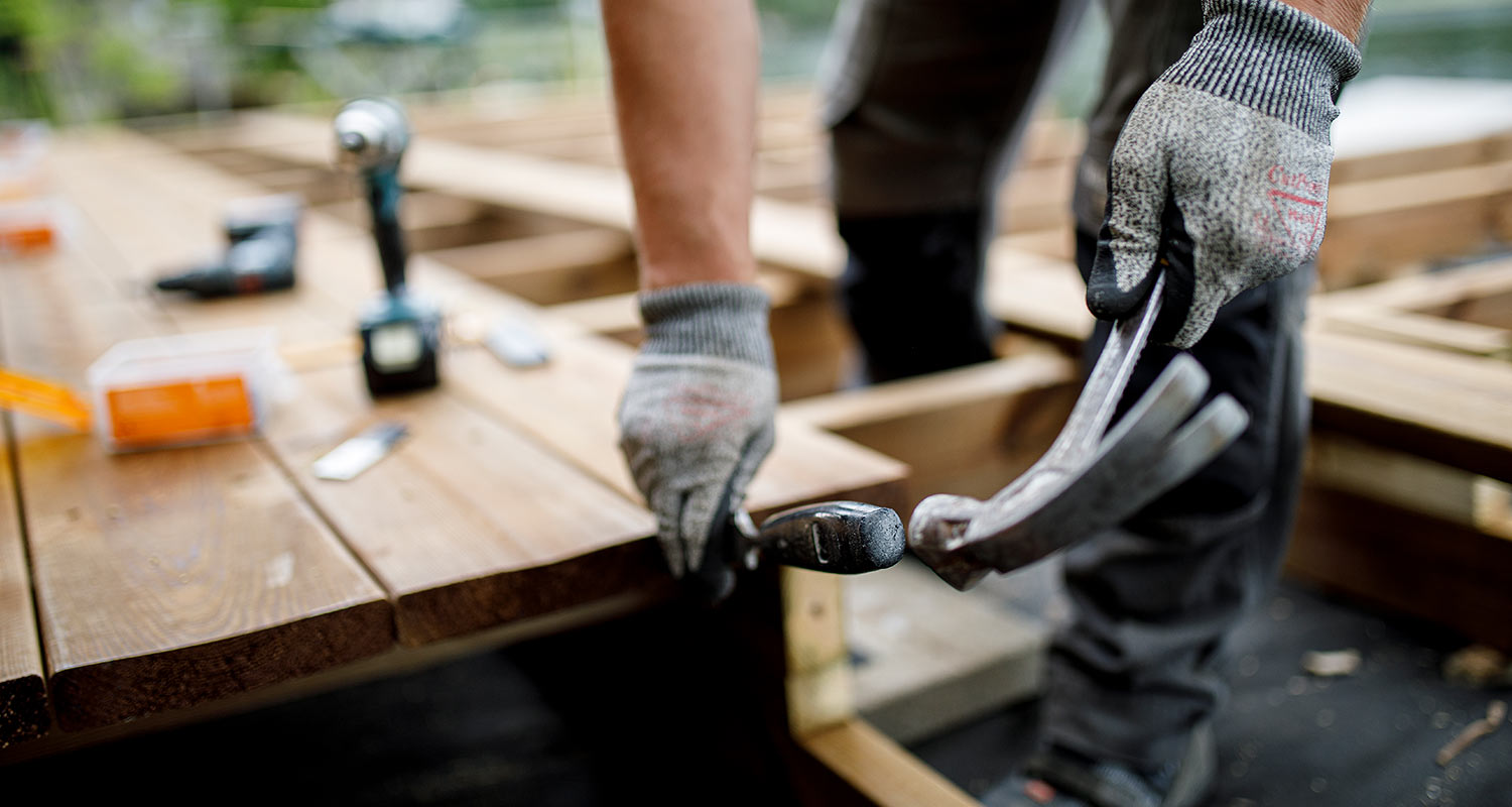 Terassin rakentaminen käynnissä