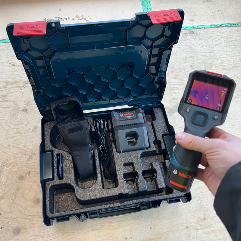 Ammattilaisella testissä Bosch-lämpökamera GTC 12V-450-13 1x2Ah ja L-Boxx, pakkaus avattuna.