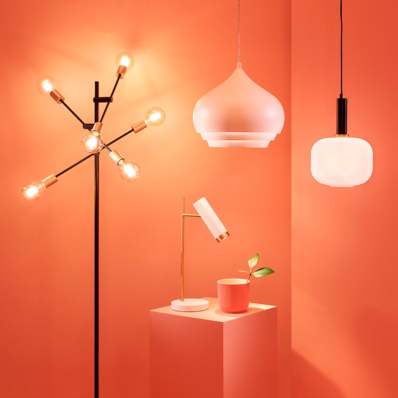 Kuvassa trendikkäitä valaisimia. Kuvan valaisimet ovat K-Raudan valikoimasta.