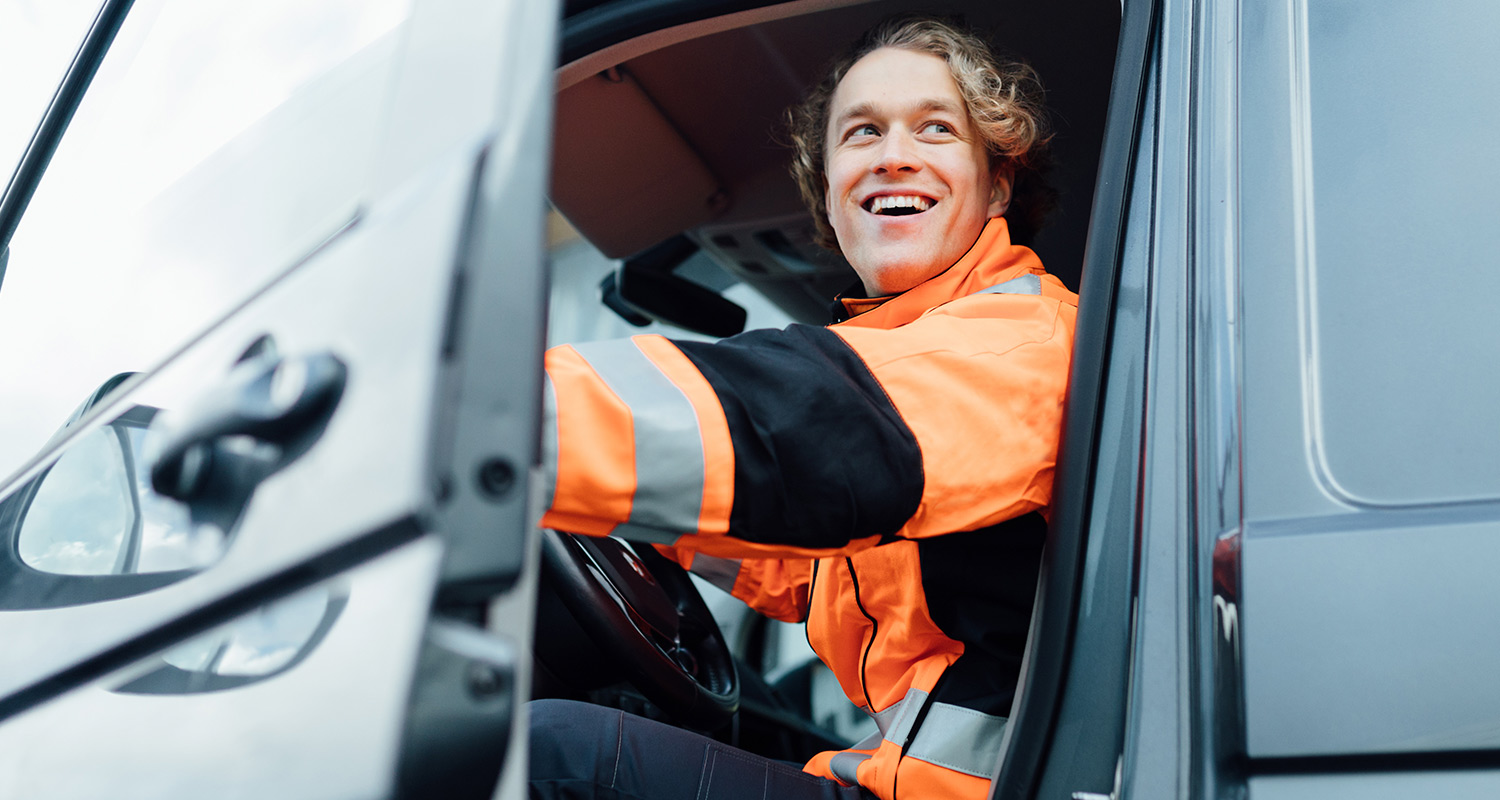 k-rauta-pro-kuva-tyomies-pakettiautossa