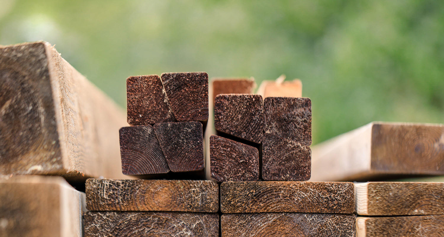 Lautatavaraa pinossa