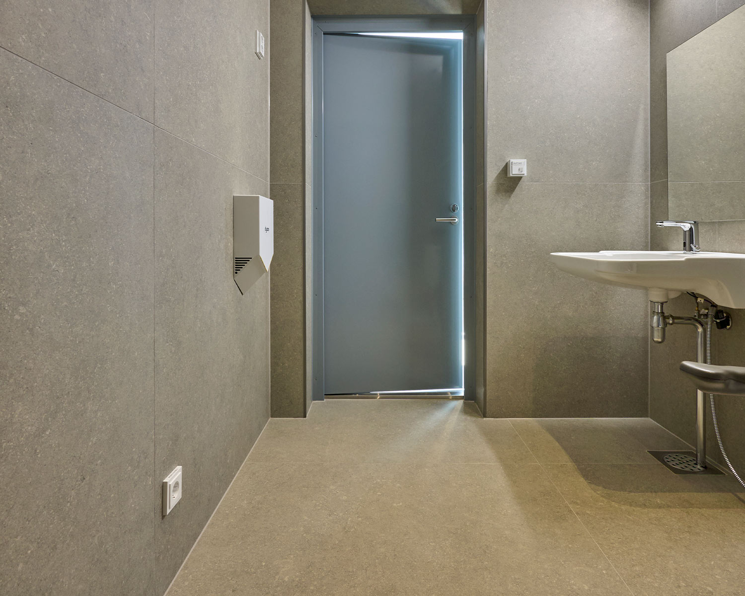 prysmian-group-kirkkonummen-kaapelitorni-krauta-pro-dekostudio-referenssikohde-ak-wc-tilat