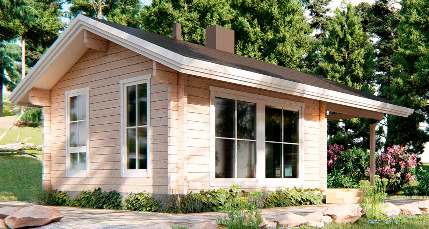 Vaalea puumökki tummalla katolla, valkoiset ikkunat ja pinkkejä pensaita metsässä.