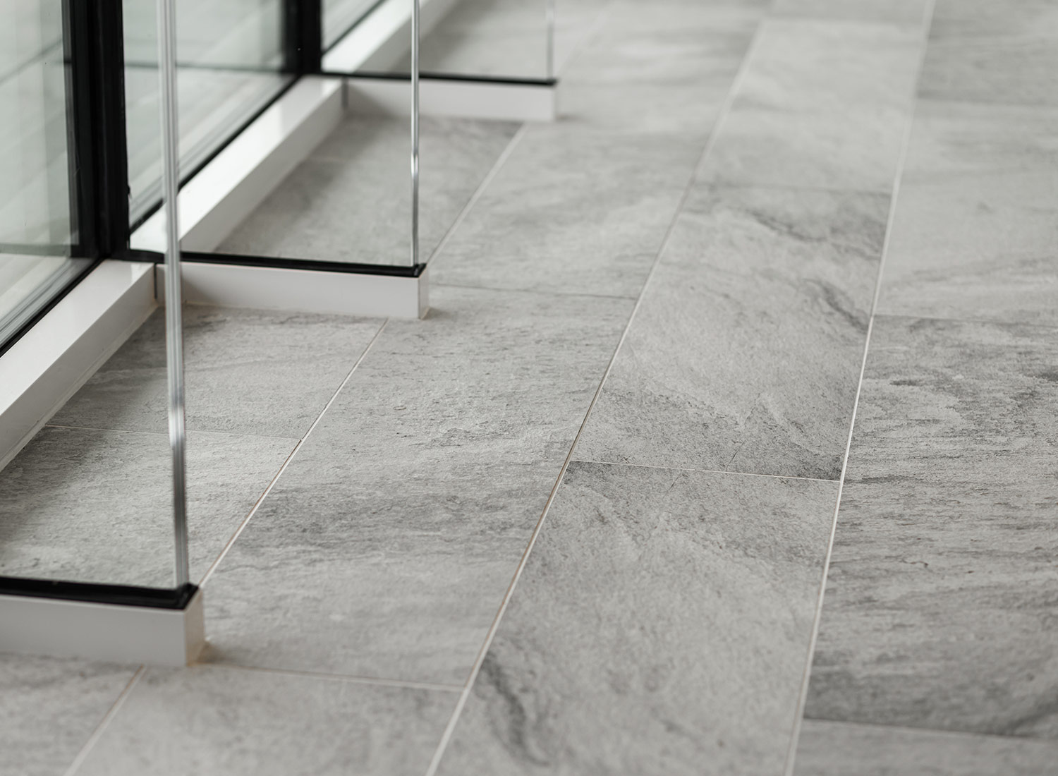 genecity-turku-krauta-dekostudion-referenssikohde-ak-aulatiloissa-marazzin-mystone-quartzite-4