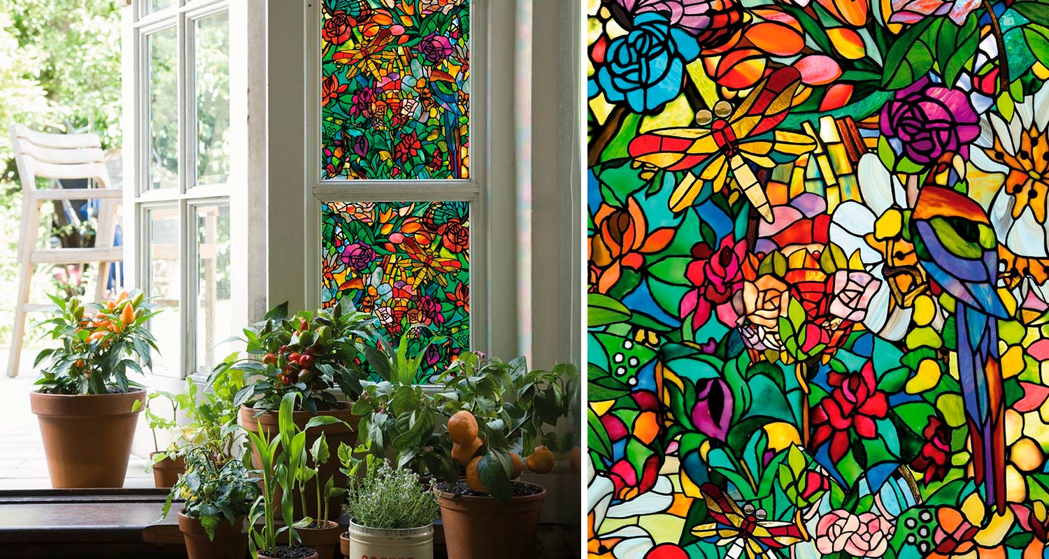 Kaunis värikäs ja mosaiikkityylinen kukkakuvioinen D-C-Fix-ikkunakalvo, jossa papukaija, myynnissä K-Raudassa