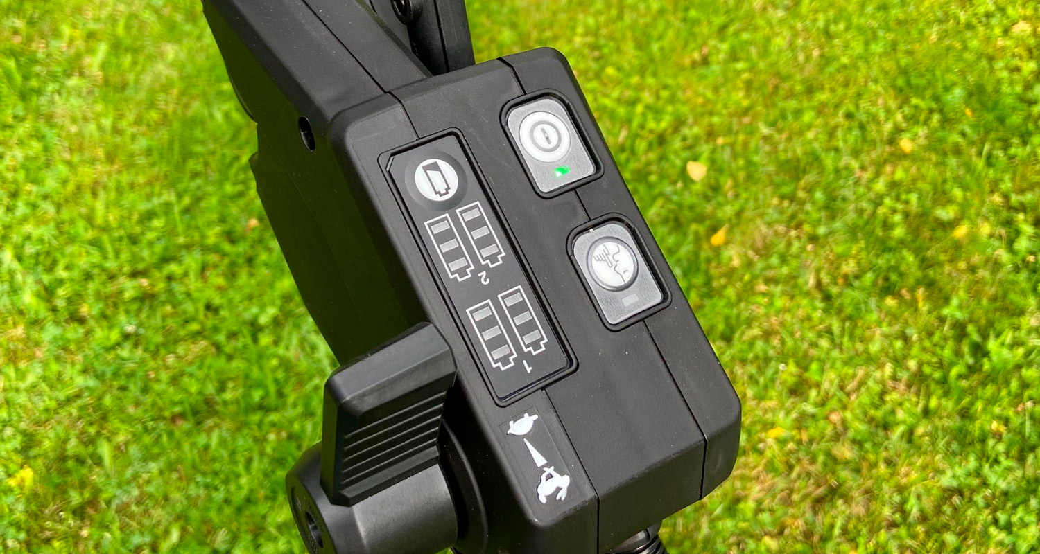 Akkuruohonleikkuri Makita DLM462Z -mallin ohjauspaneeli