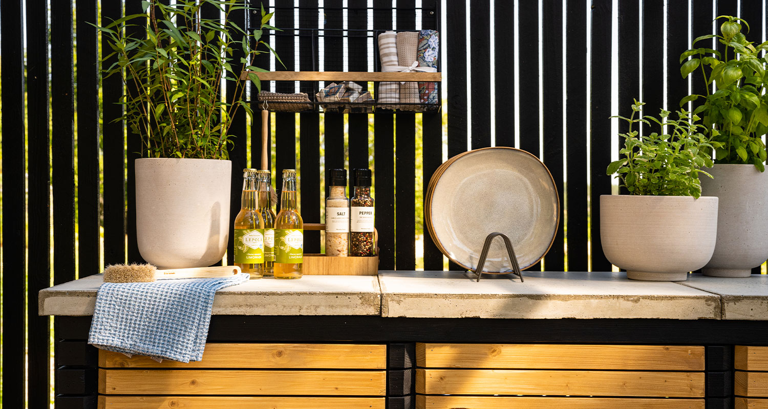 Säänkestävä betonipöytä kesäkeittiöön