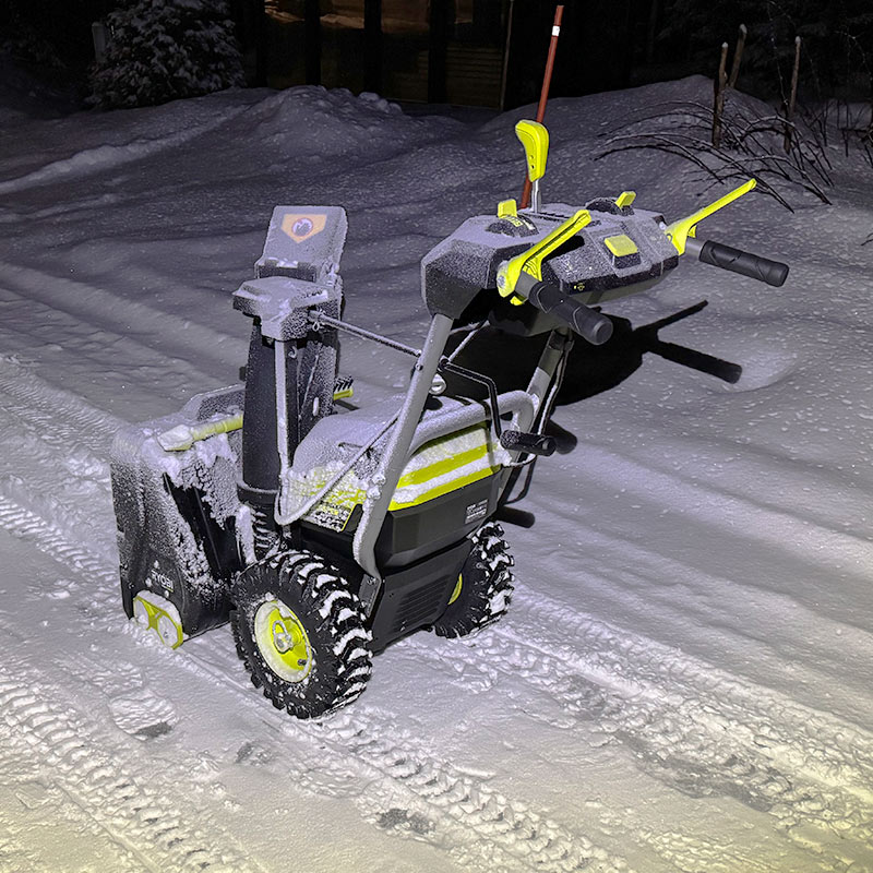 Kuvassa testissä kuluttajalla ollut akkulumilinko Ryobi RY36STX56A-250 36V Max Power. Tuotetta myy K-Rauta.