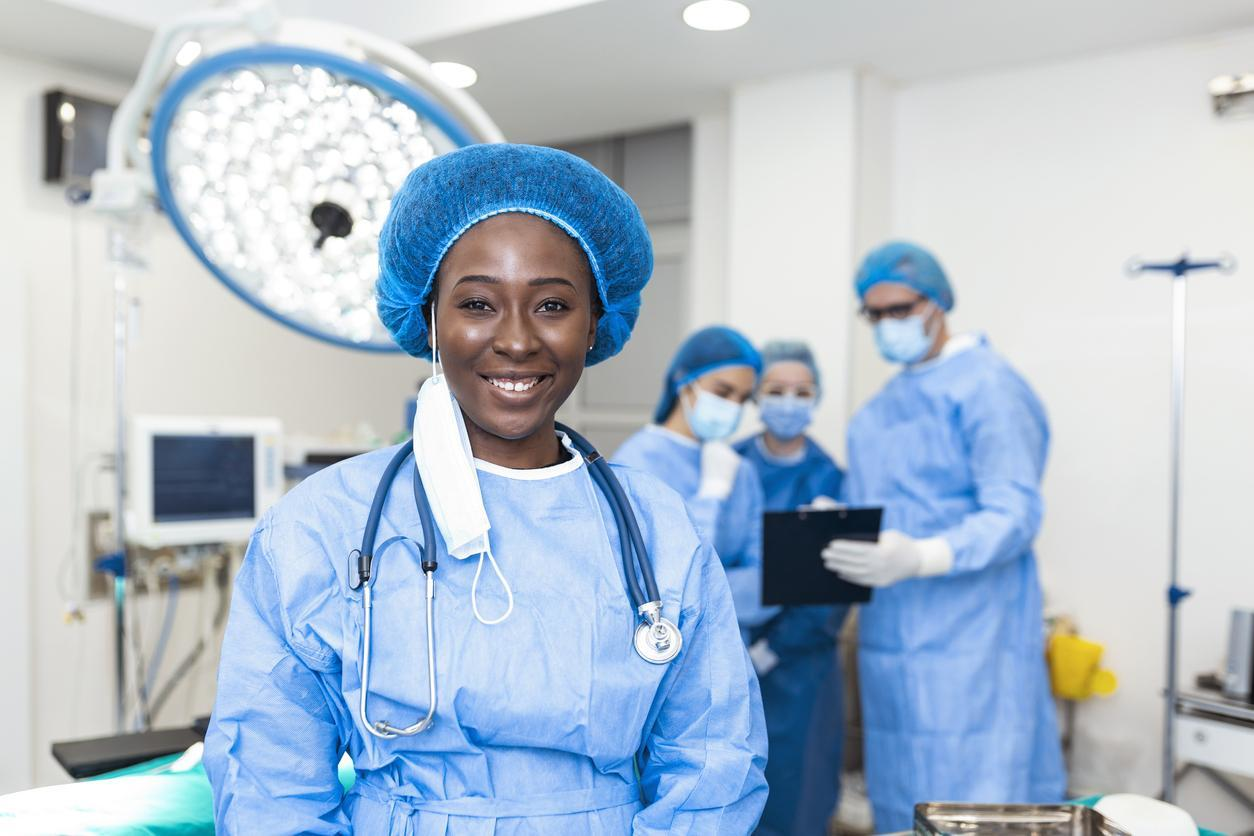 Scrub nurse in the operating room