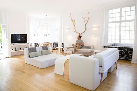 Clean-White-Interior-Living-Room-452x302
