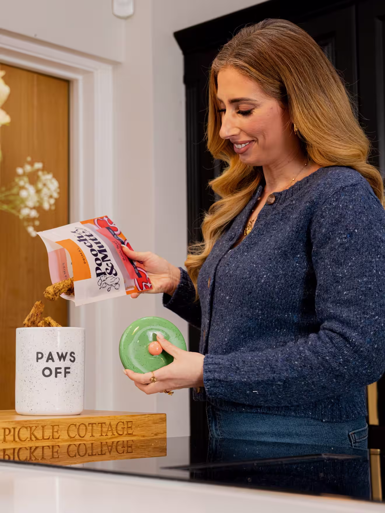 Stacey Solomon pours Pooch & Mutt food in to jar