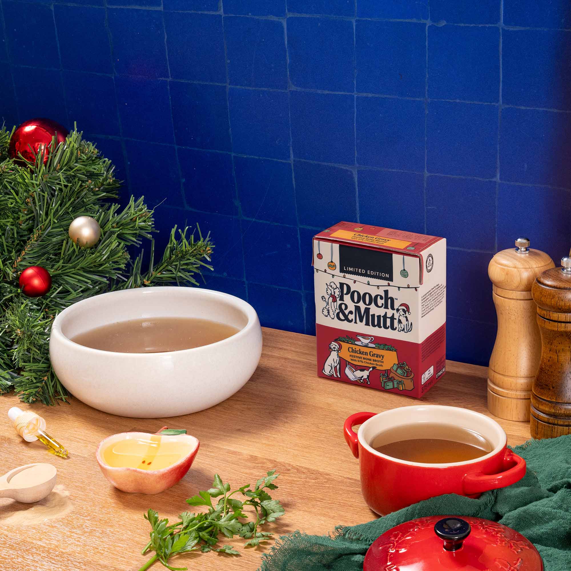 CHRISTMAS CHICKEN GRAVY LIFESTYLE IMAGE