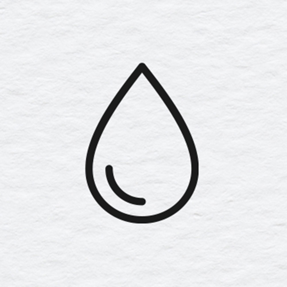 Contorno negro de gota de agua con línea curva, sobre fondo blanco texturizado.