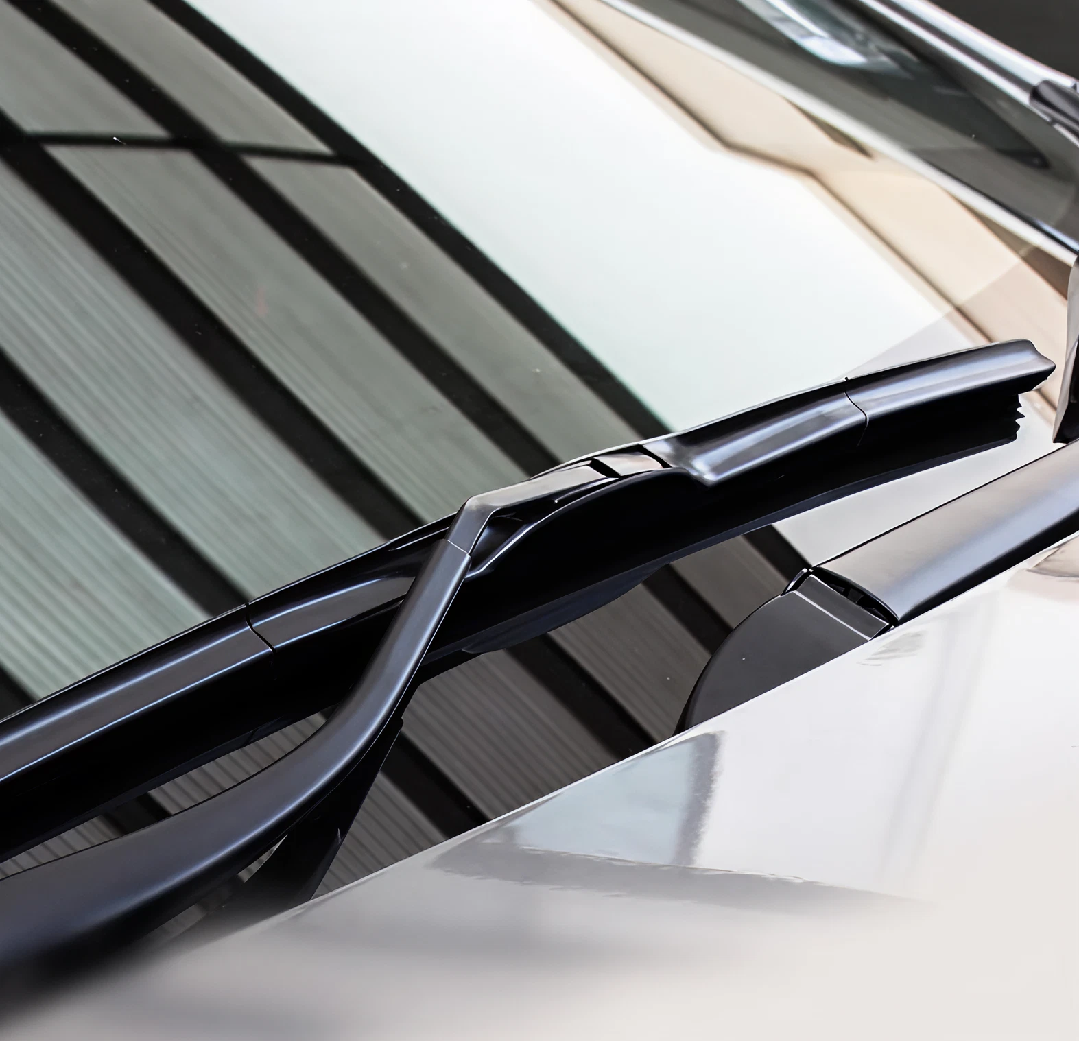 Essuie-glasse sur un parebrise propre