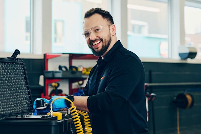 Technician who repairs equipment