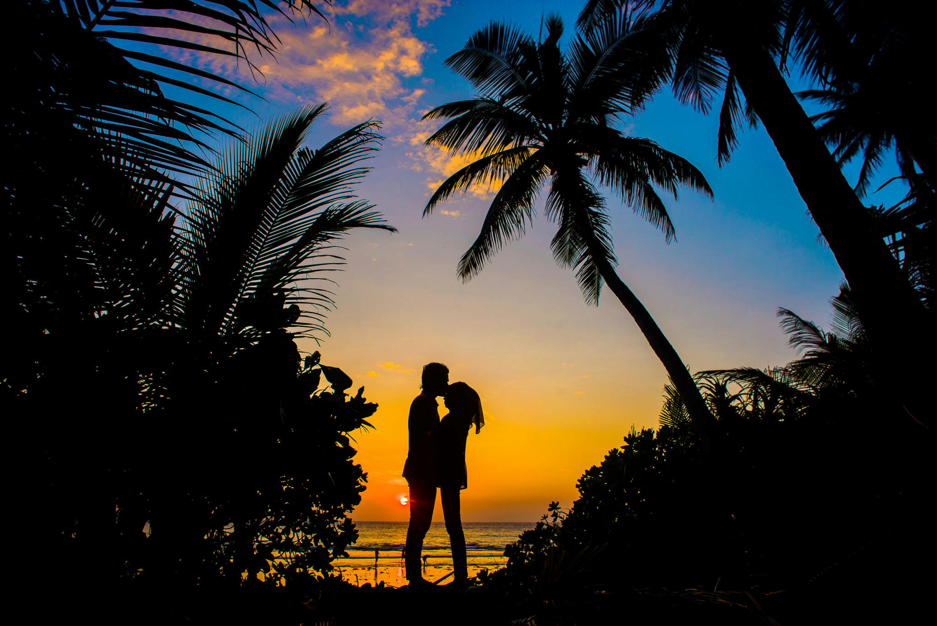 Use your words to tell a love story through a poem