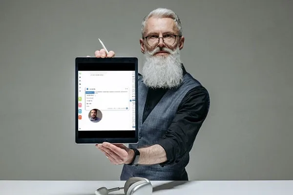 Legly contract review software interface used for an AI-assisted first review.