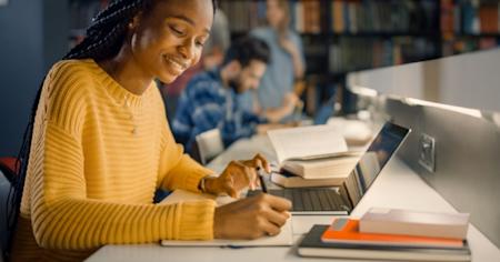 Student engaging in hybrid learning using Splashtop remote computer access