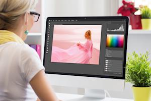 User using Splashtop to connect to the school computer with Photoshop