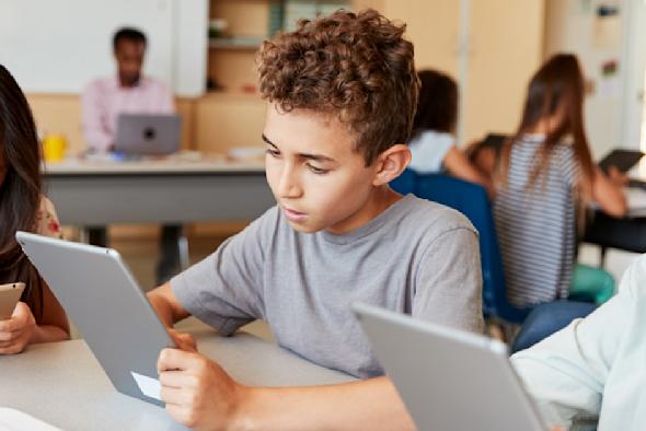 Students using tablets to access computers while using Splashtop Classroom