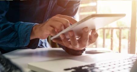 An iPad being used to access a remote desktop computer by using Splashtop.