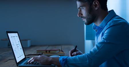 A man working from home by remotely access his work computer with Splashtop to run Revit