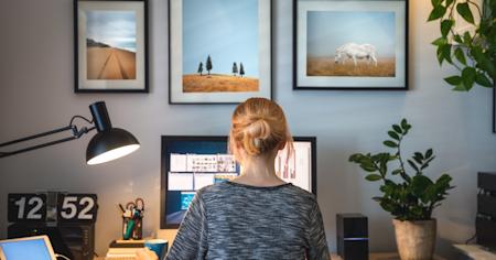 A young woman using Splashtop's remote access software for remote work in 2024.
