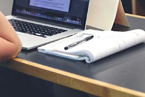 User using Splashtop to remotely learn