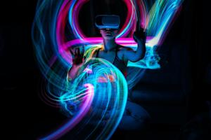A female Splashtop user exploring the metaverse and AI technology.