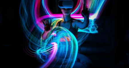 A female Splashtop user exploring the metaverse and AI technology.