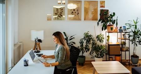 A hybrid employee using Splashtop's remote access software from home to stay connected with her office computer.
