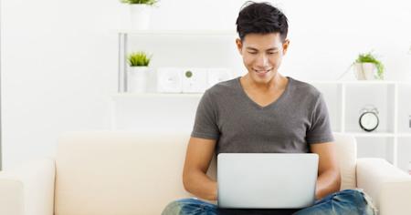 Helpdesk manager providing remote device support from the comfort of their home using Splashtop