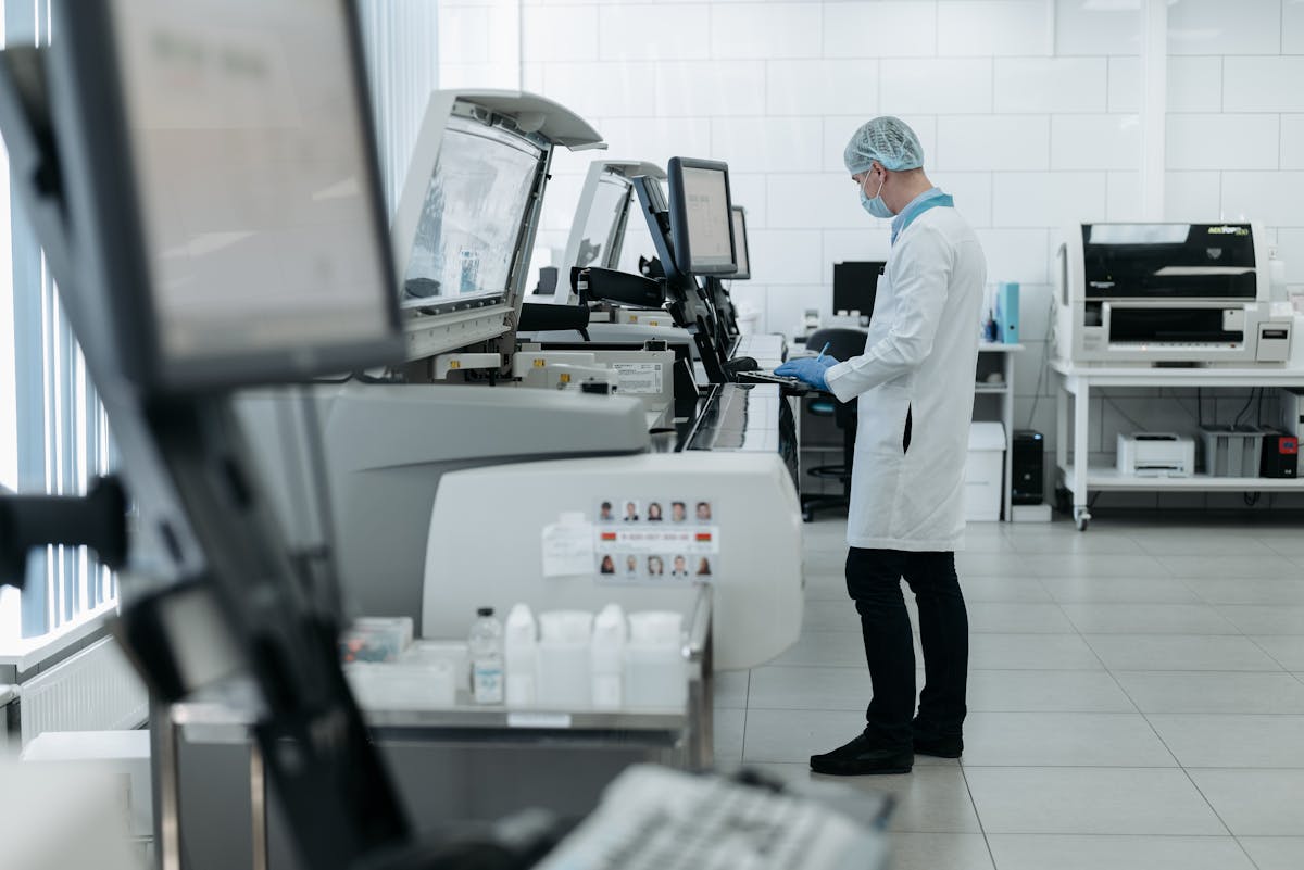 A healthcare professional using a computing machine.