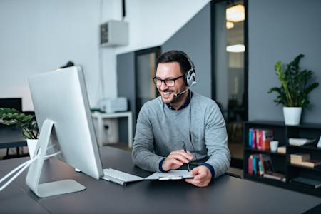 Technician supporting a remote user with Splashtop on how to fix an issue from their computer