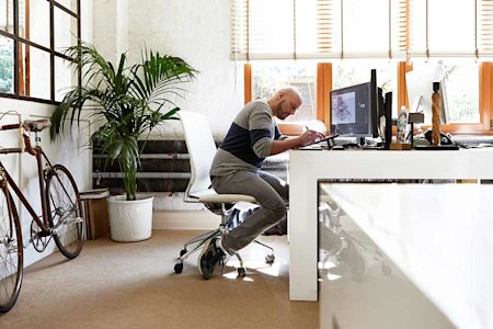 A man using a Wacom device with Splashtop to work remotely