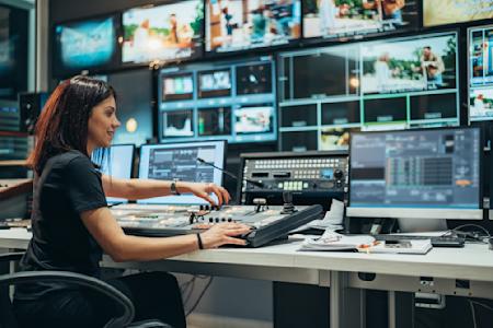 A woman accessing her broadcasting software remotely from a workstation by using Splashtop.