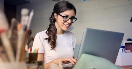 A woman using Splashtop, the ideal ShareConnect replacement, on her laptop.