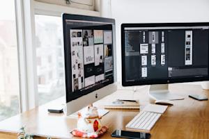 A dual monitor Mac desktop display using Splashtop remote access.