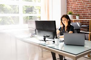 Hybrid worker using Splashtop's unattended access feature to connect to a client's computer.