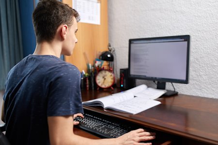 K12 student accessing school computers from his home using Splashtop's remote access software.