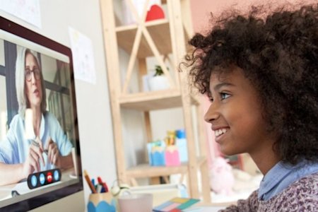 Virtual learning while also on a virtual meeting with a teacher