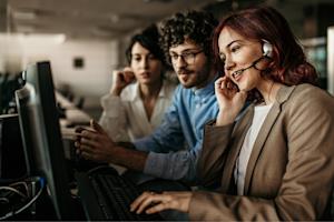 A remote IT support team using Splashtop Enterprise to troubleshoot the computers of large enterprises.