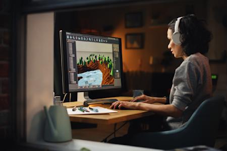 A person on a computer using Splashtop to remotely access VFX editing software