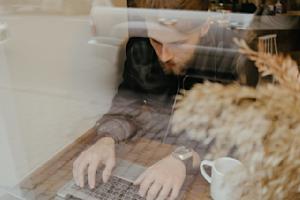 A man using Splashtop on his laptop to work remotely.