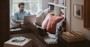 An accountant using remote desktop software to work from home.