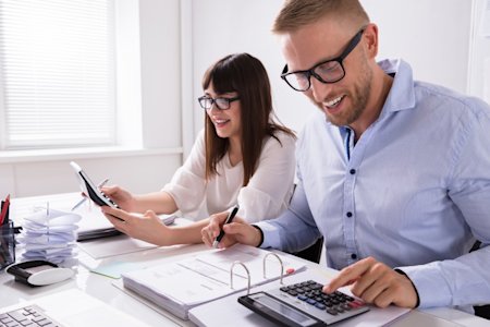 Two happy workers who saved by switching to Splashtop after a TeamViewer price increase.