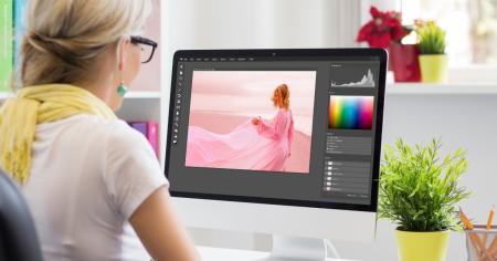 Designer using remote desktop to access Photoshop