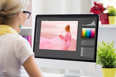Designer using remote desktop to access Photoshop