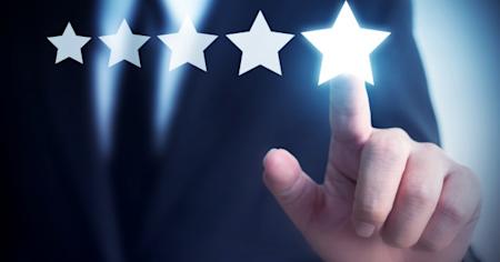 Business professional giving a five-star rating using Splashtop